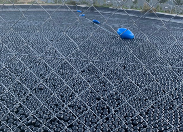 Evaporation & algae proliferation control